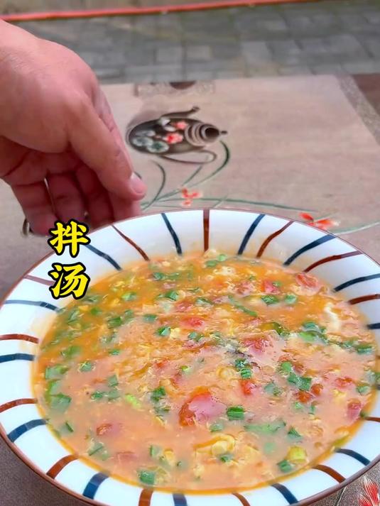 4.蛋炸馍片老虎菜加拌汤,山西人从小吃不腻的饭,吃完就两字踏实