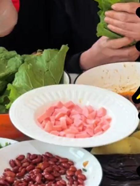 看似黑暗料理 实则美味无比的东北大饭包,一口下去 心满意足