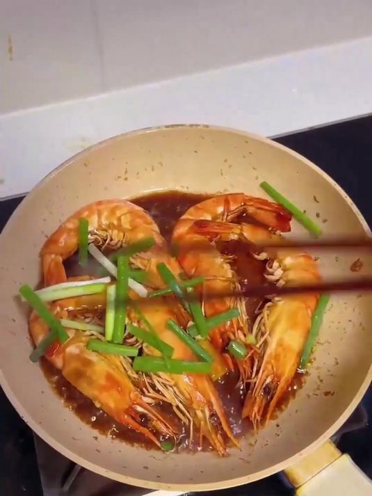 海捕黑虎虾 yyds!肉紧实到弹牙,麻辣做法香到舔盘～