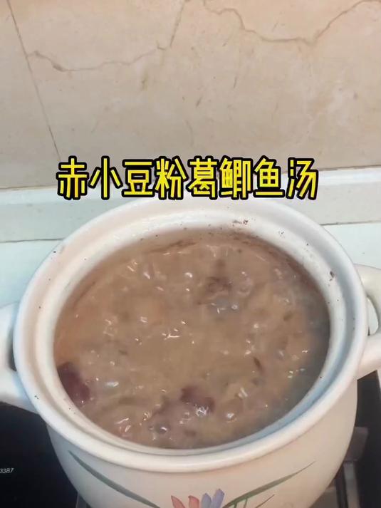润肺生津赤小豆粉葛鲫鱼汤:干燥季补水,润肺不刺激