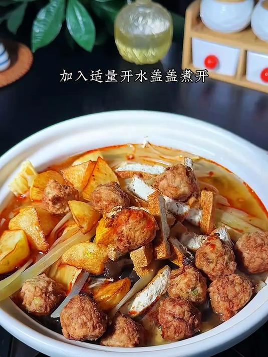 不知道吃什么的时候，你就做这个砂锅炖菜