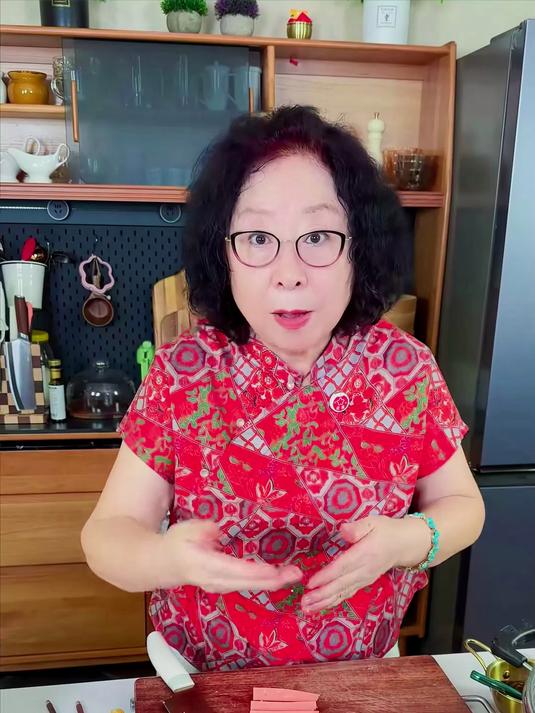 煎饼果子才是早餐正确打开方式！学会面糊和酱料再也不用出去买了