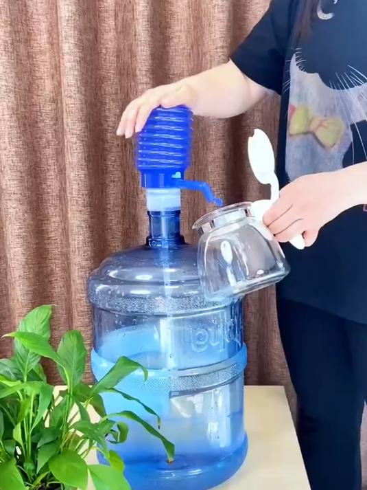 家里老人小孩不会用电动抽水器?手动按压款简单好操作