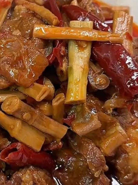 川渝版麻辣笋子烧牛肉!又麻又辣又过瘾,剩的汤汁必须留着下面