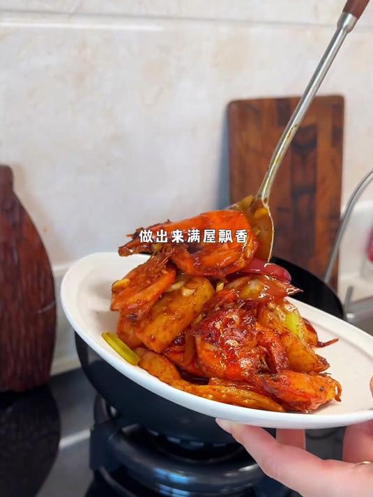 适合小朋友的干锅虾做法 简单入味一点不辣
