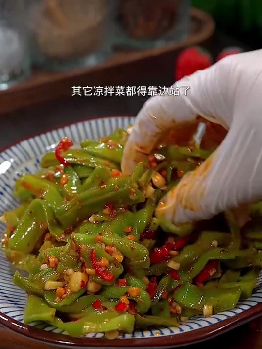 椒麻鲜香的贡菜,一口嘎嘣脆,清爽脆口,巨好吃