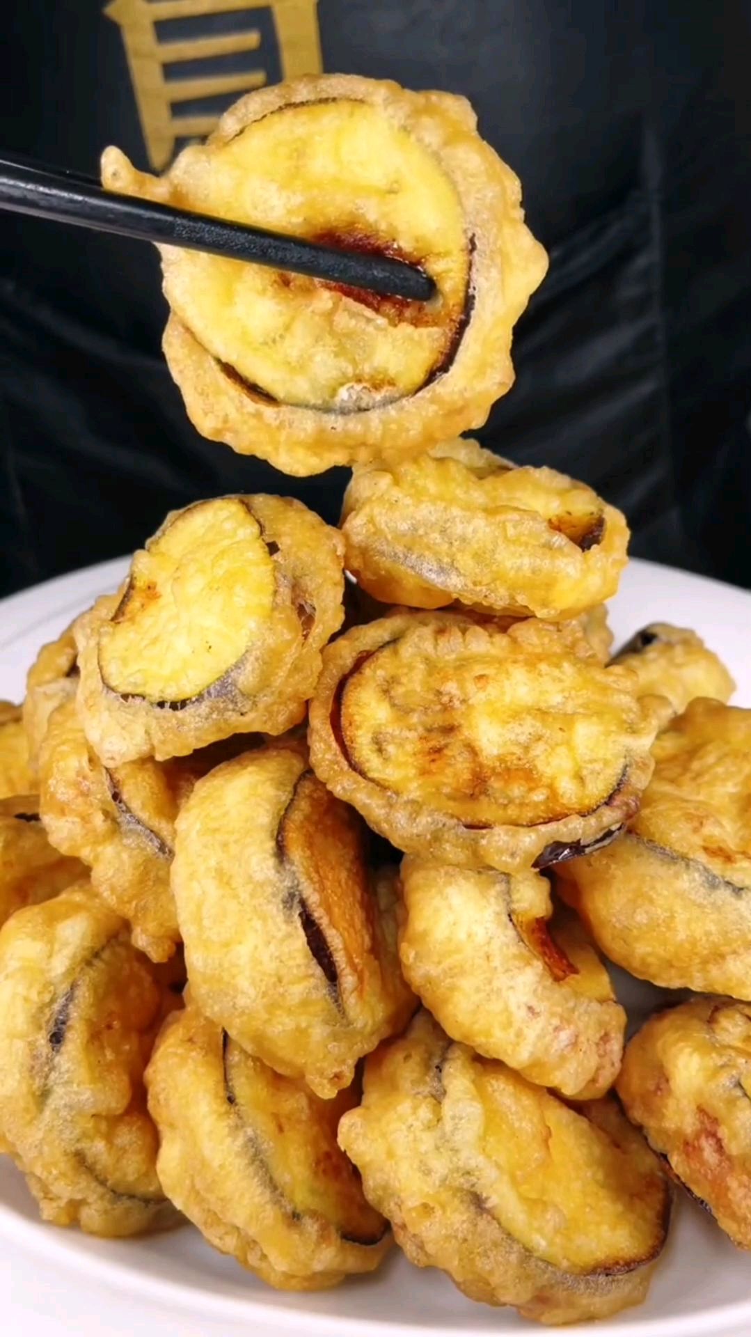 炸茄盒,表面酥脆,里面肉质鲜嫩还不柴