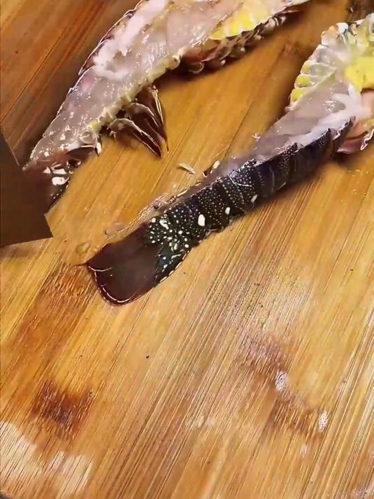 小青龙虾配红酒！约会超有氛围