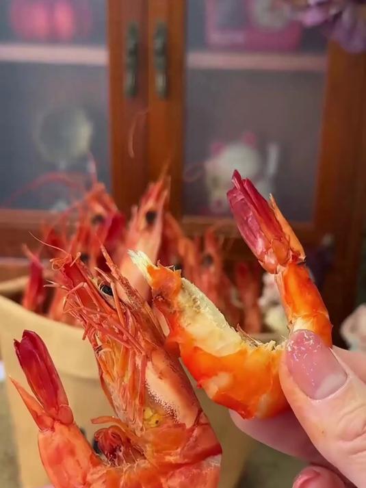 烤虾干,咸淡适中,老人小孩也能吃