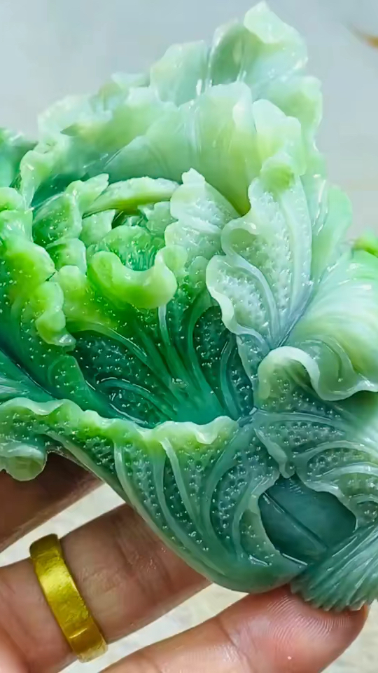 精品和田玉碧玉白加绿玉白菜小摆件