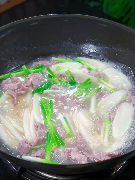 今天做了孩子们都爱吃的山药肉片汤