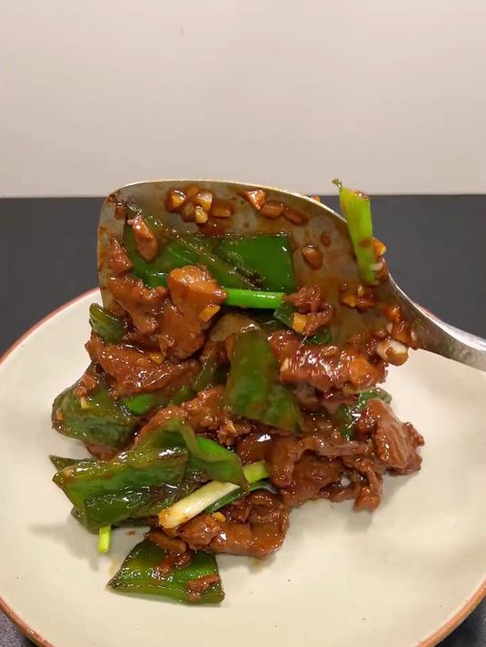 青椒炒牛肉，简单又好吃