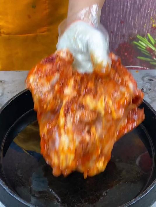 铁板鸡架开在哪赚钱快?夜市门口下班点,香气招来回头客!