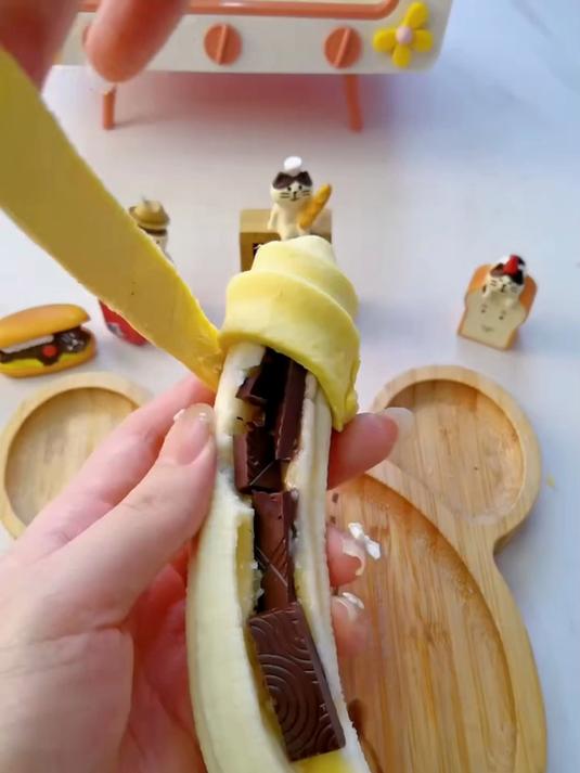 用蛋挞皮就能做出香蕉卷？