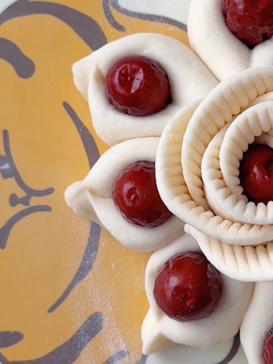 今天分享2款枣花馍，做法简单，好吃还好看，提前学会过年露一手