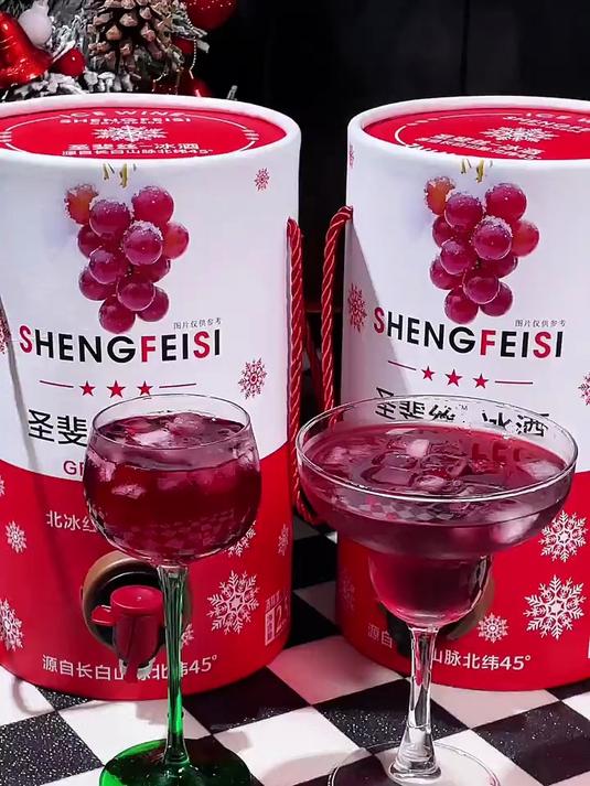 快来试试这个来自长白山带冰压榨的冰葡萄酒!
