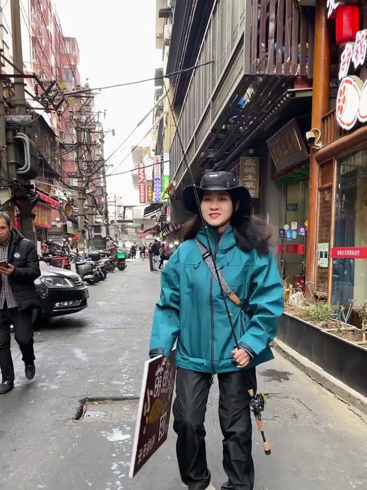 小萌鱼摊,藏在巷子深处的菜市场,看看今天我的鱼卖的怎么样