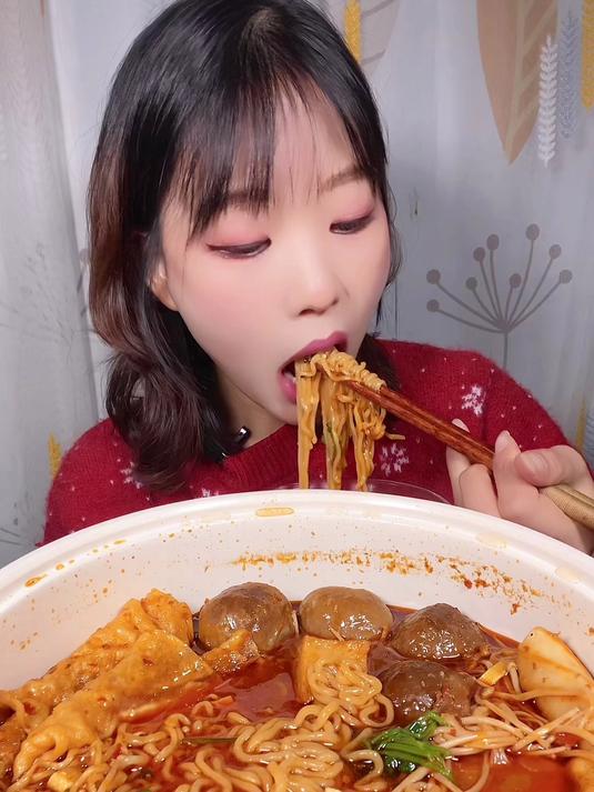 火锅麻辣烫直接给我香迷糊了呀!