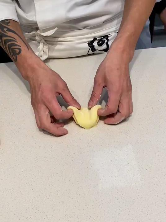 火腿芝士面包制作过程 何少烘焙