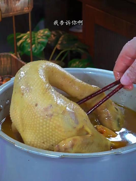 吃饭没有胃口的时候,你就坐上这个凉拌柠檬鸭,酸爽过瘾