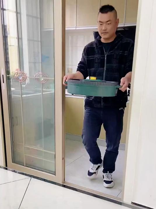 又到了吃火锅烤肉的季节,记得给家里安排一个多功能烤肉一体机