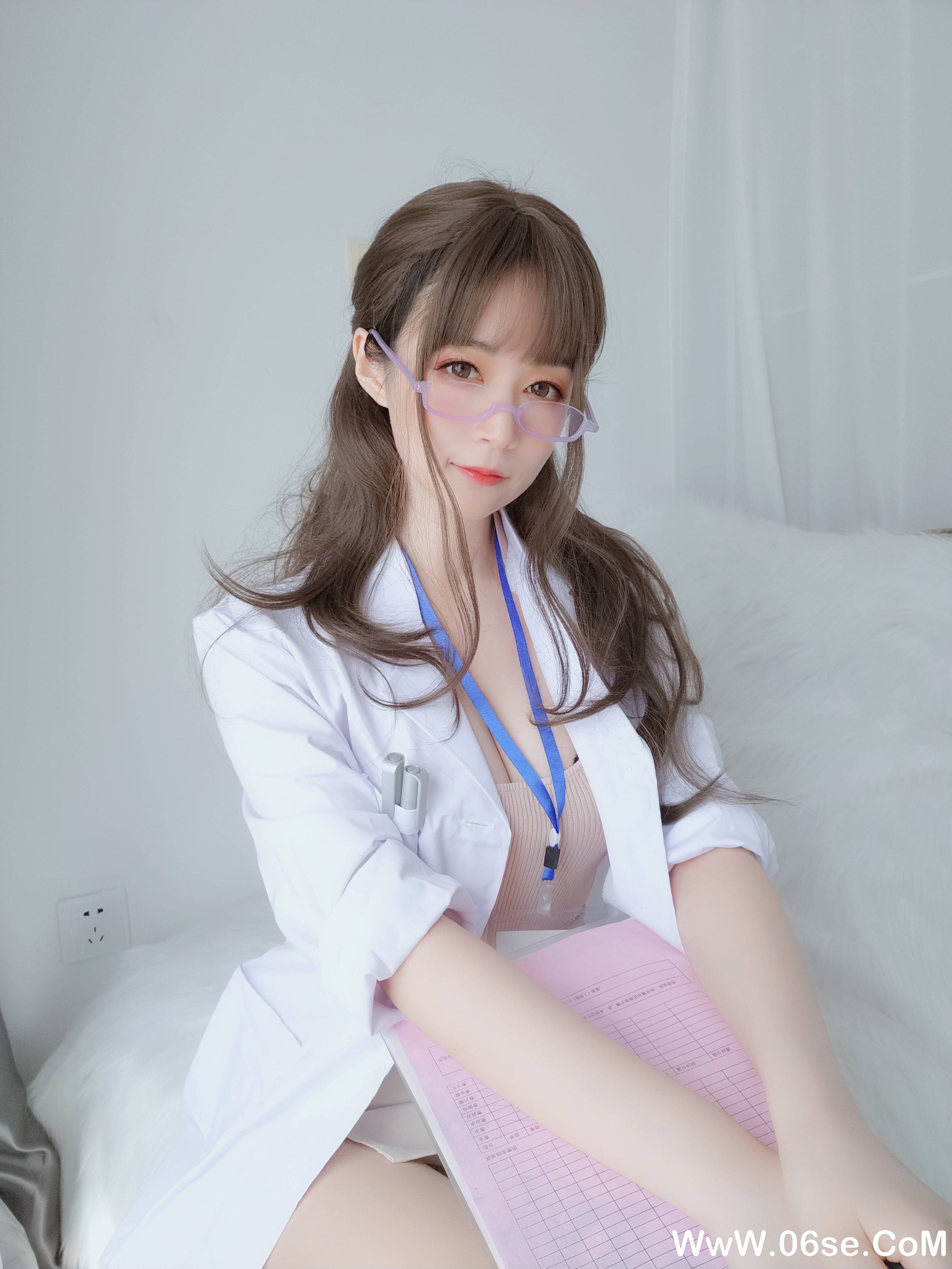 图片[2]-Coser小姐姐白银 NO.060 – 私人医生[159P+6V1.03G]-六色网