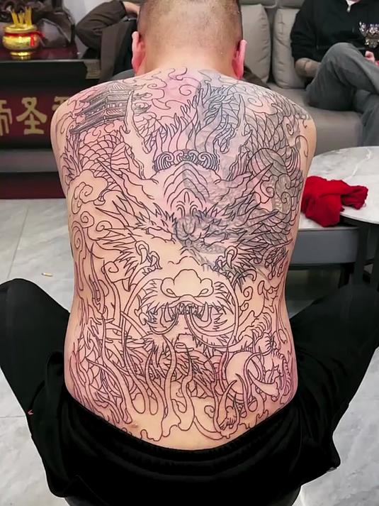 大哥气质满背纹身,非常的霸气,400块值不值