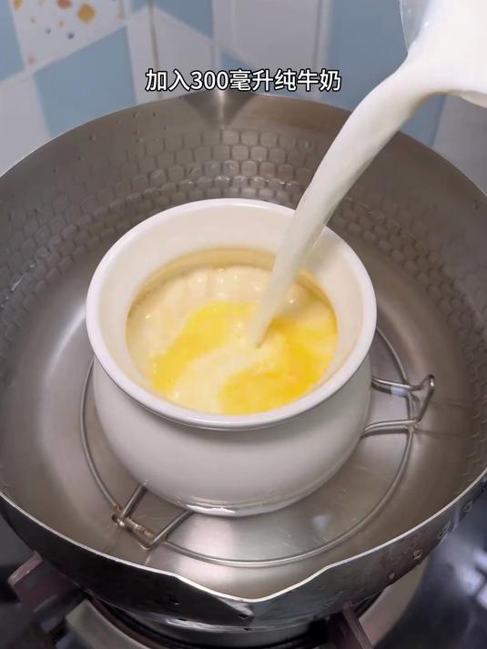 奶香嫩滑的牛奶炖蛋，做法简单又美味，老小都喜欢
