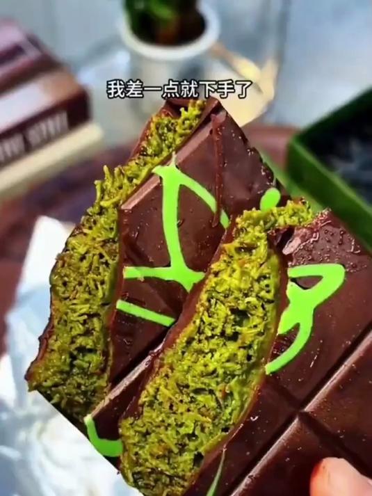 迪拜开心果酱巧克力切小块!摆盘当甜点,坚果香扑鼻