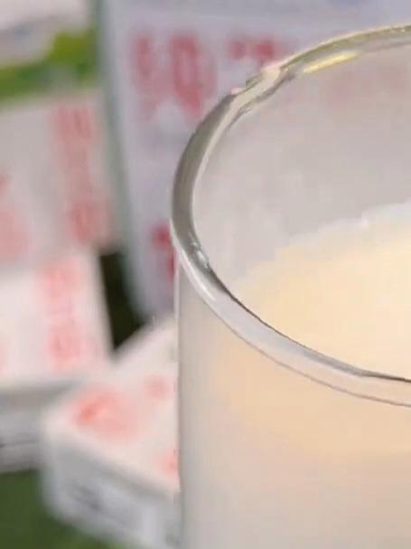蒙牛纯牛奶大品牌喝起来放心,奶味浓郁非常不错