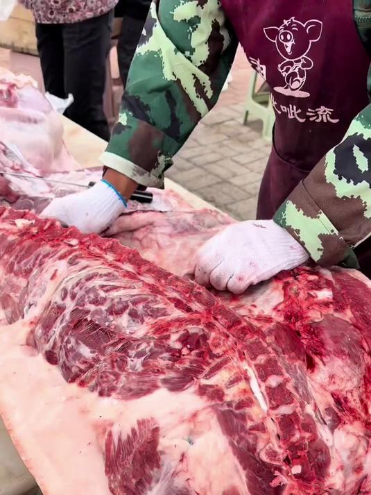 这地方人买猪肉真猛，一买就好几十斤