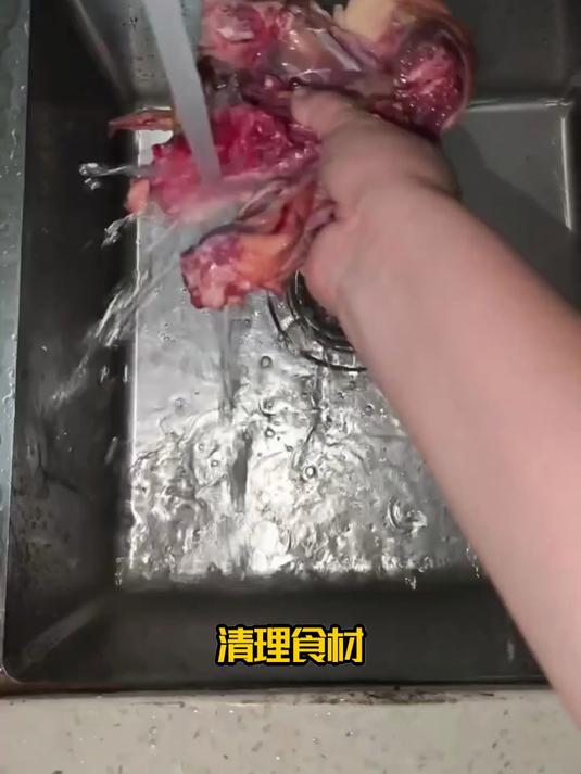 柔肌肤清炖老鸭汤:柔润肌肤肌理,粗糙紧绷全改善