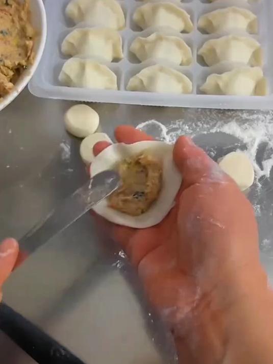 皮薄馅大饺子的做法