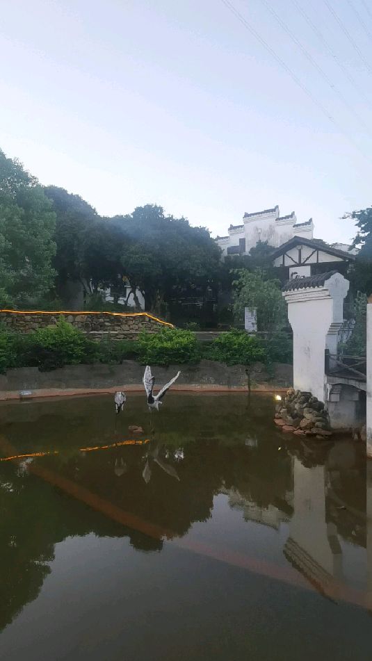为什么这么多人对徽派建筑情有独钟?明明是客家地区的今村民宿,非要搞成这样子?