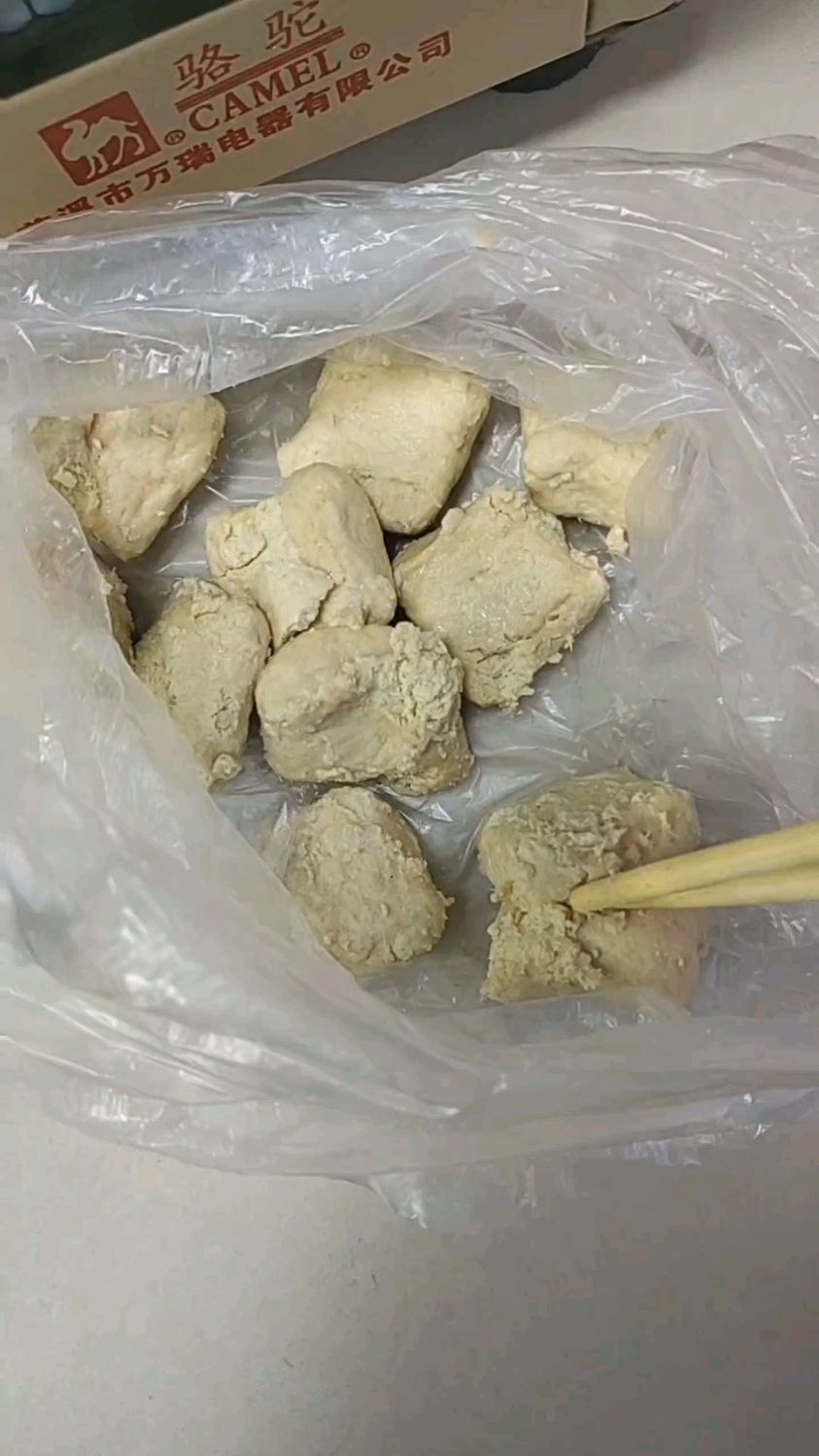 烤臭豆腐烤白米饭团再点沾腐乳汁,冬天的最佳搭档