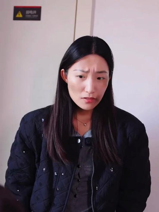 坏人经常会利用小朋友的同情心进行行骗 不要相信陌生人