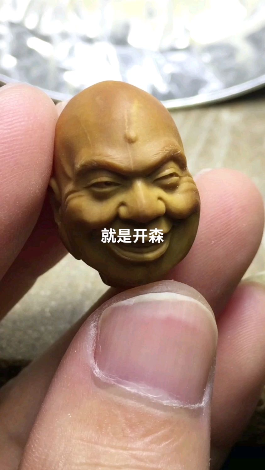 橄榄核雕刻罗汉头像