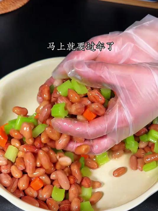 餐桌上不要总是大鱼大肉，这个芹菜拌花生米，你可一定要安排上