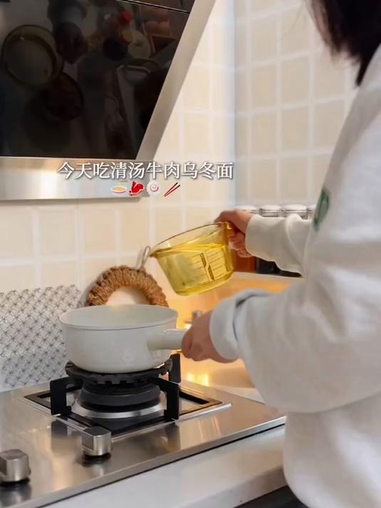 厨房日记清汤牛肉乌冬面炸弹鸡蛋羹