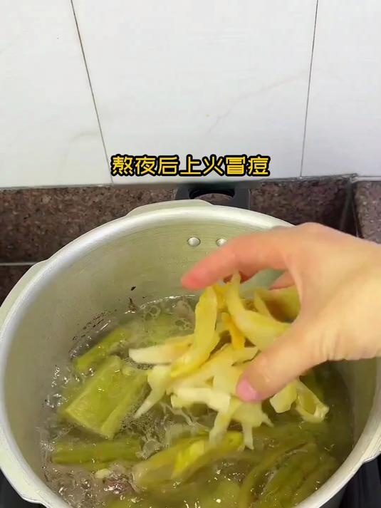 滋颜苦瓜黄豆煲排骨,由内而外养好气色