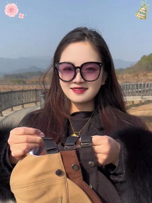 空顶鸭舌帽:透气设计,时尚百搭,适合户外与日常佩戴!