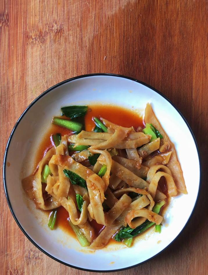 炒饼丝家常做法,分享一道小白菜炒饼丝