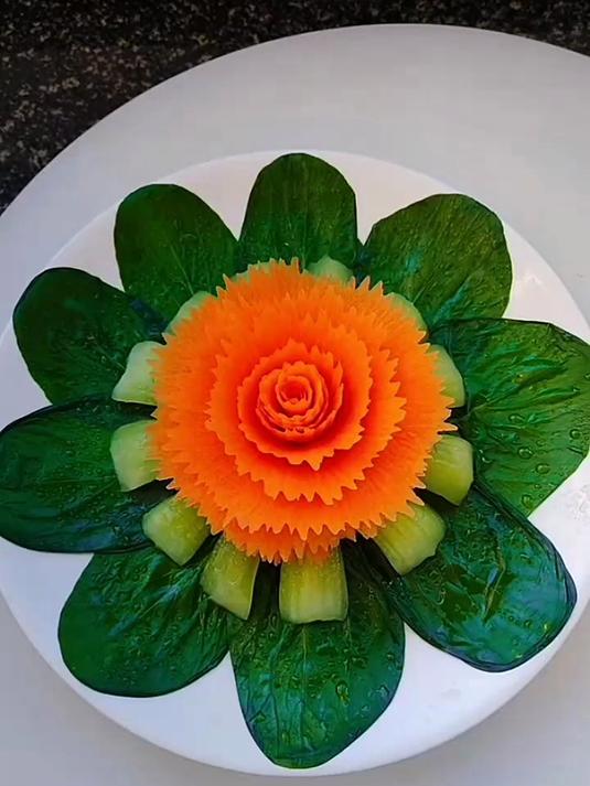 用青菜摆盘还挺好看的