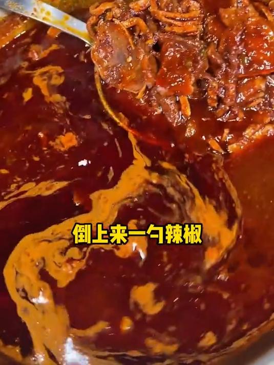 在重庆火锅店开辟爆辣新菜单，围观群众呛到一大片 妈呀太香了