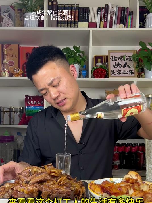 今天做个排骨炖土豆干 再烤两个大鸡腿 又是好酒好菜的一天