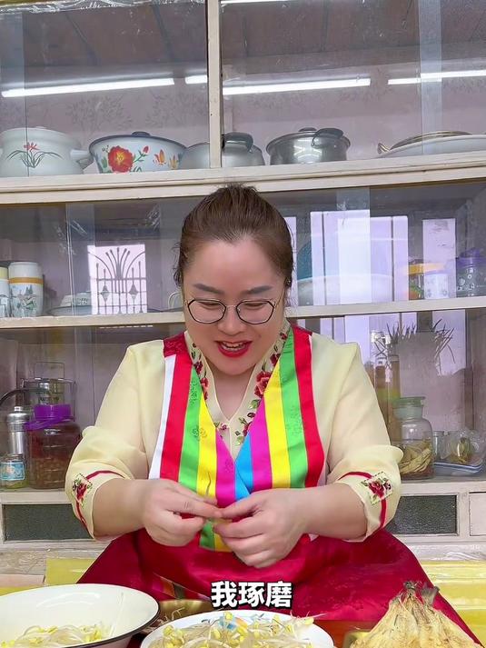 用明太鱼和豆芽，给他做一个醒酒汤