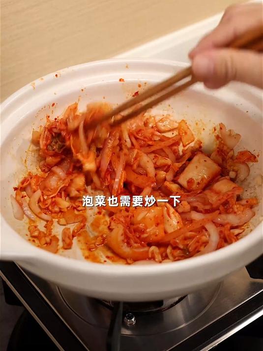 热气腾腾的泡菜肥牛锅,暖心暖胃!