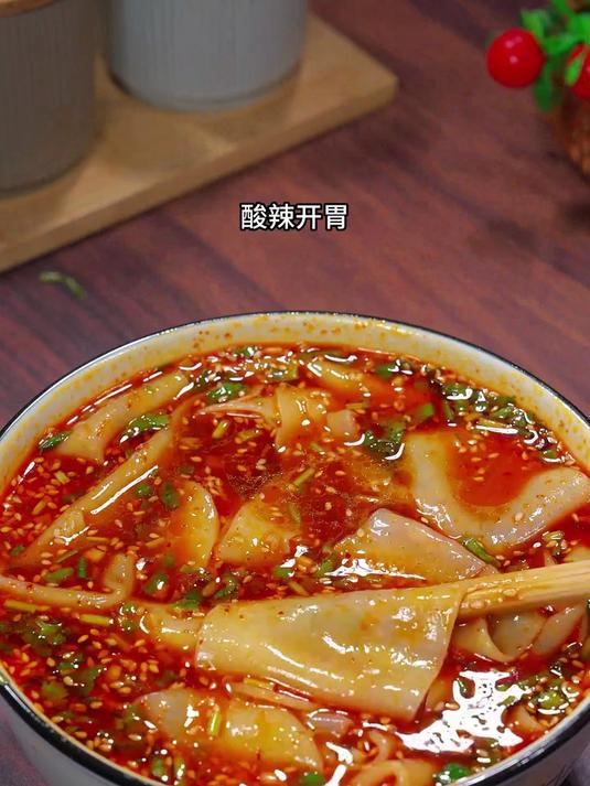 以后家里要是有吃剩的饺子皮,你就像我这样做,酸辣开胃