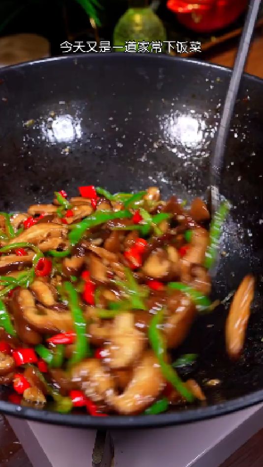 香菇炒辣椒的做法