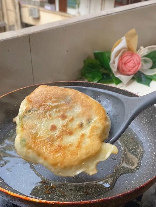 用筷子搅一搅就能做的韭菜馅饼